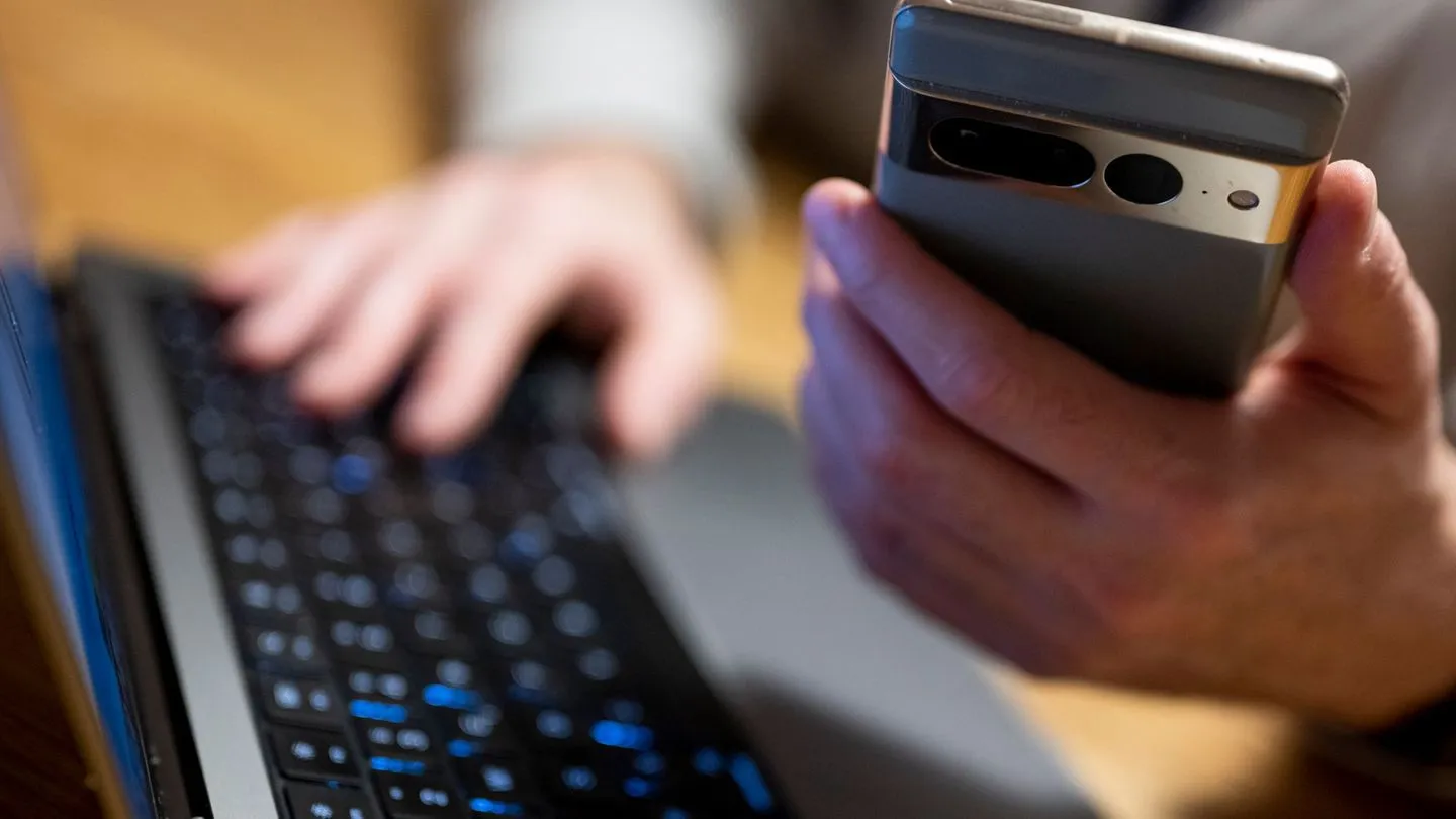 Verfassungsschutz warnt vor Blackbox-Algorithmen: Gefahr der Online-Radikalisierung Jugendlicher