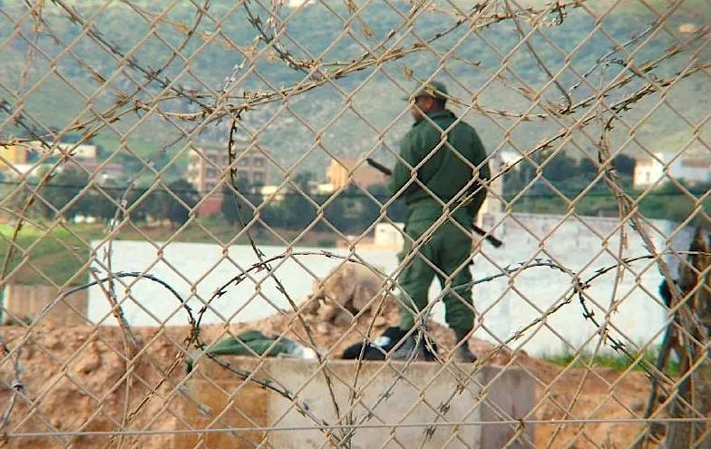 Spanien macht „kriminelle Mafias“ für Massenzustrom in Ceuta verantwortlich – EU erklärt „Solidarität“