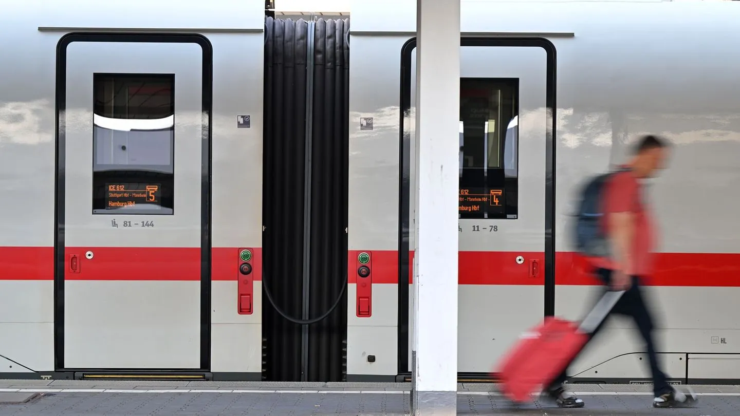 Bahn-Bilanz: Berichte — Deutsche Bahn schreibt erstmals seit Jahren schwarze Zahlen