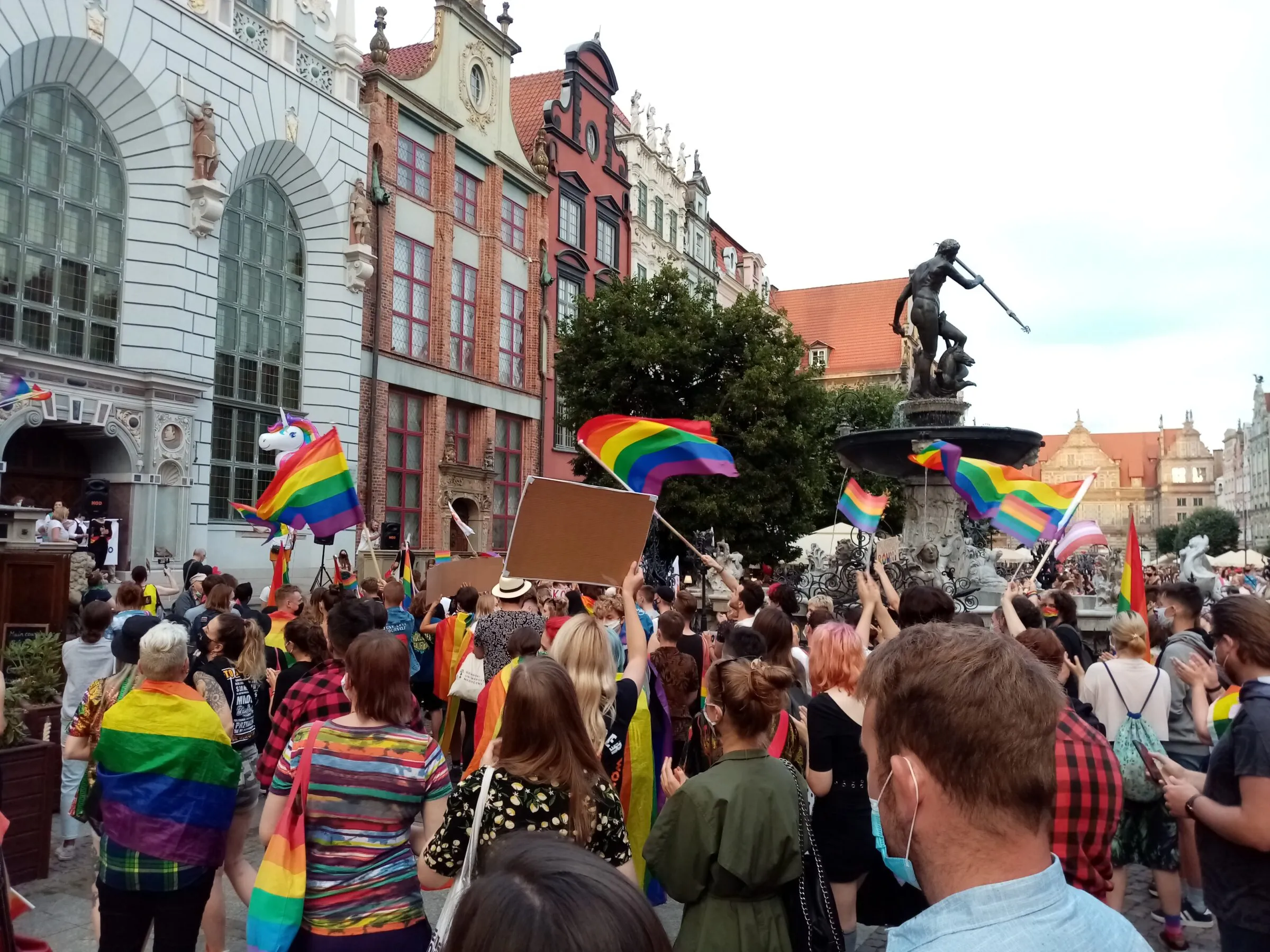 Recht auf Erwiderung: Angriffe auf LGBTI‑Community sind kein Beweis für den Zusammenbruch der Demokratie