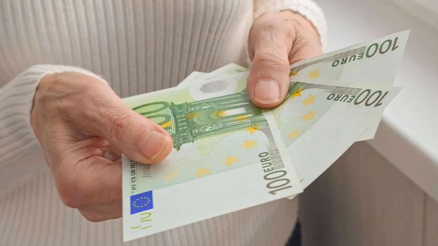Fast jeder zweite Rentner in Deutschland muss Steuern nachzahlen — Politiker lassen die Senioren im Stich